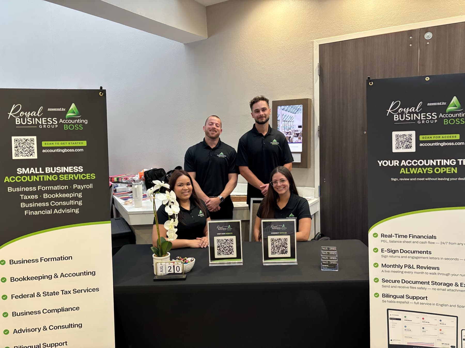 El equipo de Royal Business Group en la Expo de Negocios de la Cámara de Comercio de East Orlando.